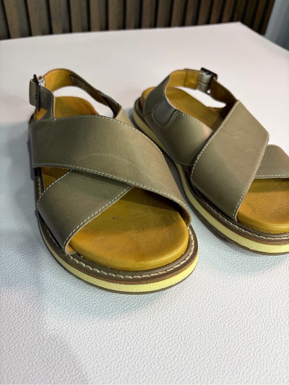 KEEN Lana Cross Strap Leather Slingback Sandals Size 6